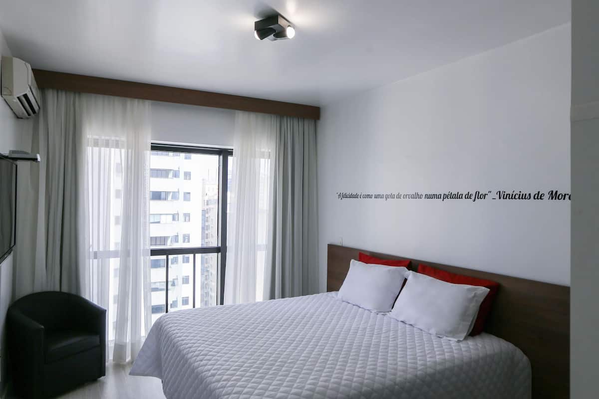 1 bedroom, minibar, desk, free WiFi