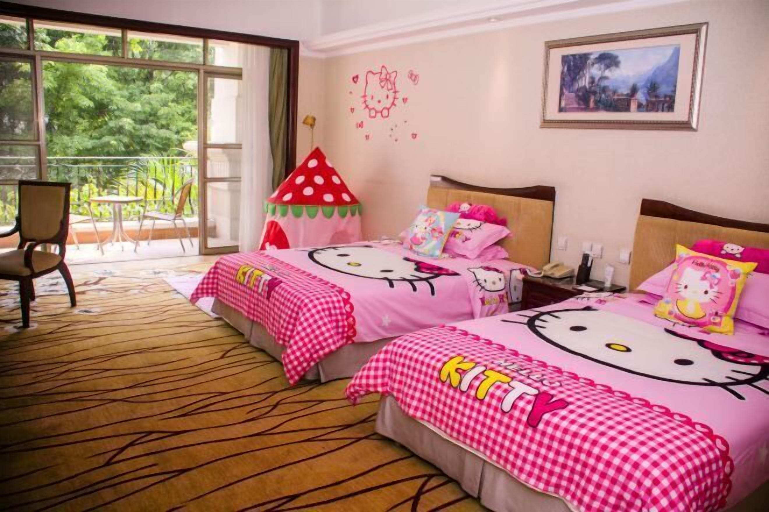 Pillowtop beds, free minibar items, desk, blackout drapes