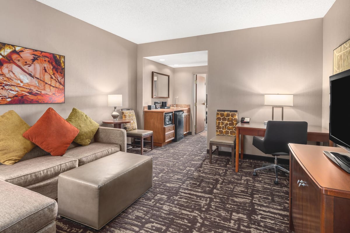 1 bedroom, premium bedding, in-room safe, desk