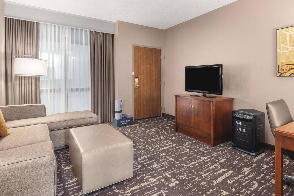 premium bedding, in-room safe, desk, laptop workspace