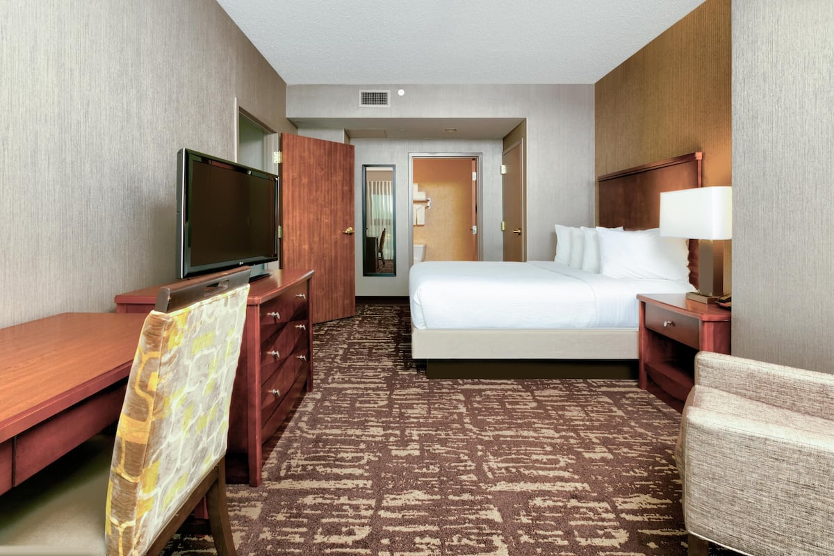 1 bedroom, premium bedding, in-room safe, desk