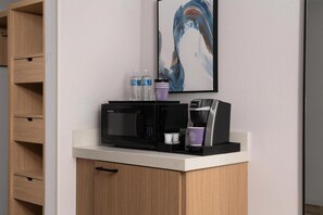 Hochwertige Bettwaren, Pillowtop-Betten, Zimmersafe, Schreibtisch