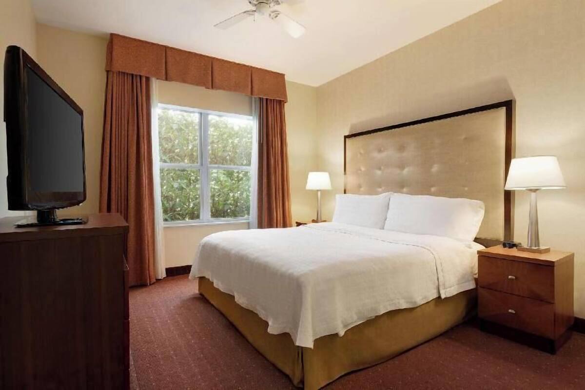 Pillowtop beds, in-room safe, desk, laptop workspace