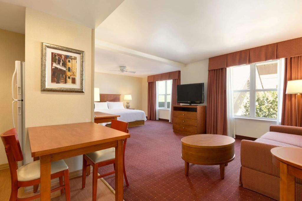 Pillowtop beds, in-room safe, desk, laptop workspace