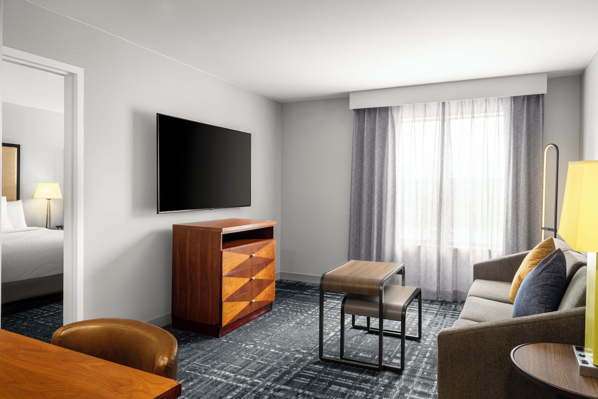 Pillowtop beds, in-room safe, desk, laptop workspace