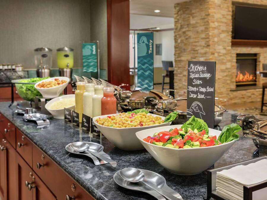 Lunch and dinner served, American cuisine