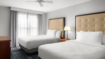 Bantalan ekstra lembut, brankas, dan meja kerja