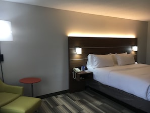 Standard Room, 1 King Bed | In-room safe, desk, iron/ironing board, free cribs/infant beds