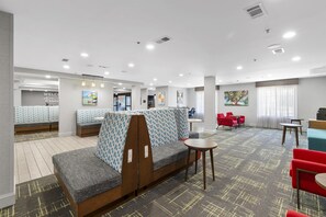Lobby - Hampton Inn Salem, VA (Salem)