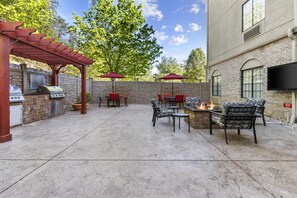 Terrace/patio - Hampton Inn Salem, VA (Salem)