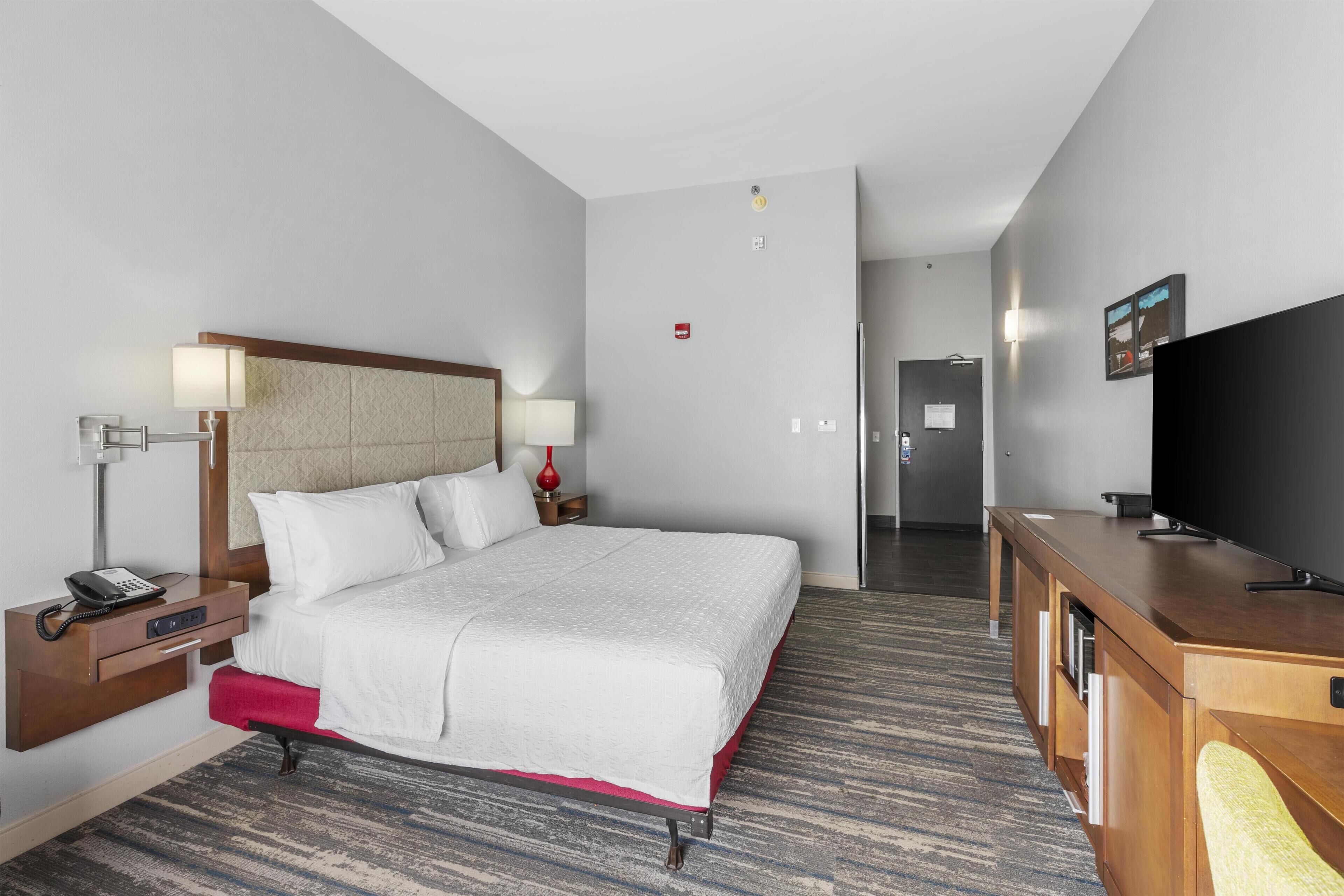 Room, 1 King Bed, Refrigerator & Microwave
