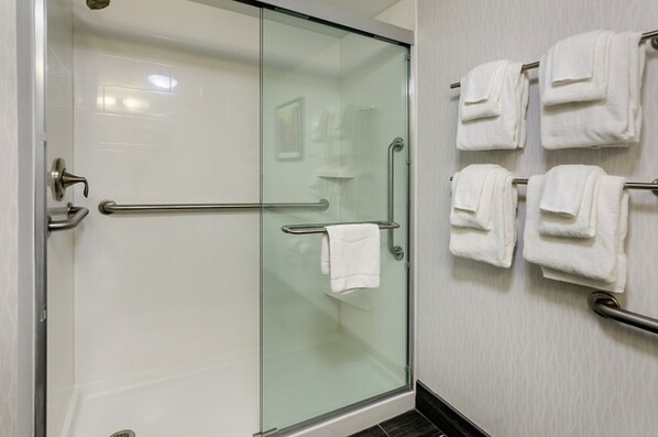 Room, 1 King Bed | Bathroom - Hampton Inn Salem, VA (Salem)