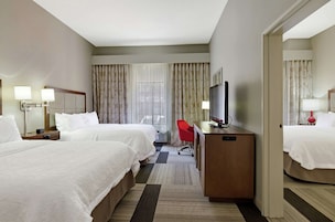 Cortinas blackout, tabla de planchar con plancha y cunas gratuitas