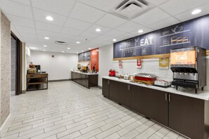 Free daily continental breakfast - Hampton Inn Salem, VA (Salem)
