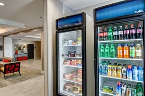 Snack bar - Hampton Inn Salem, VA (Salem)