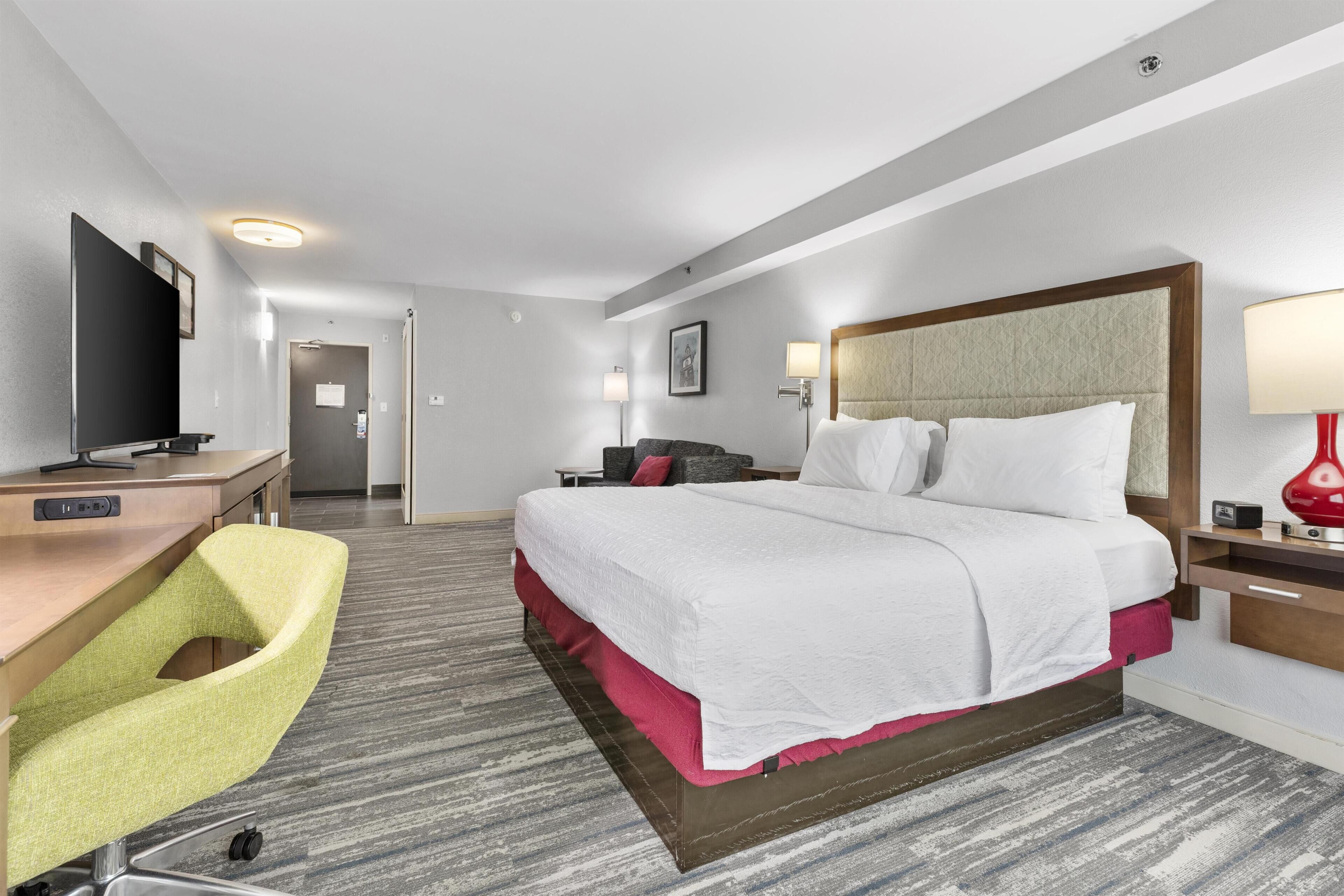 Executive Room, 1 King Bed with Sofa bed, Refrigerator & Microwave | Blackout curtains, iron/ironing board, free cots/infant beds, free WiFi