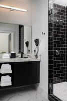 Executive Suite | Bathroom