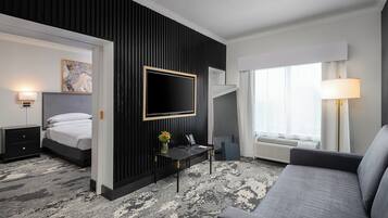 Premium-Suite | Hochwertige Bettwaren, Daunenbettdecken, Pillowtop-Betten, Zimmersafe