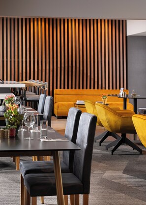 Breakfast, lunch and dinner served  - Champions Club and Hotel, Houston Westchase (Houston)