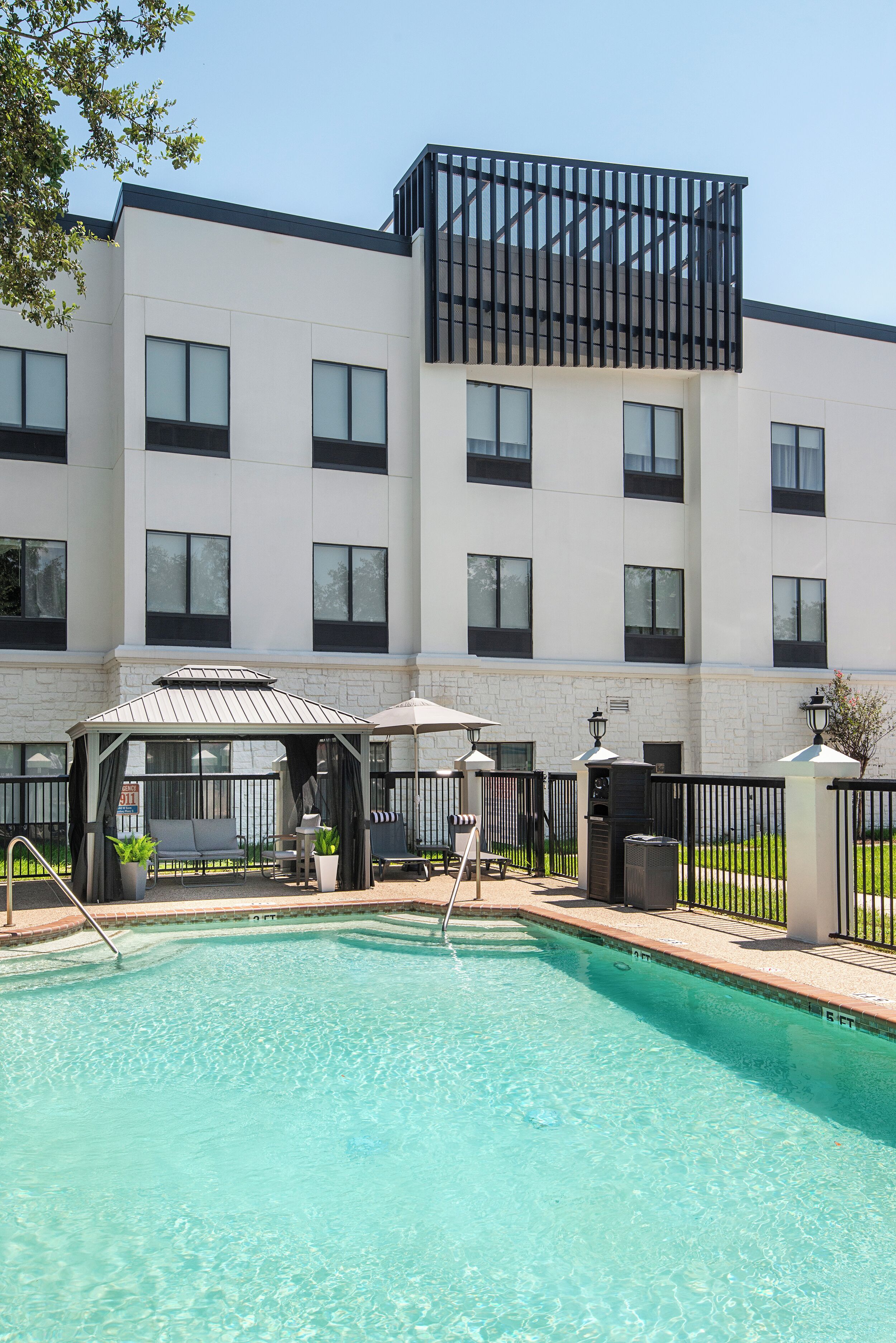 Outdoor pool, pool umbrellas, sun loungers