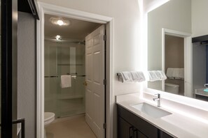 Combined shower/tub, designer toiletries, hair dryer, towels