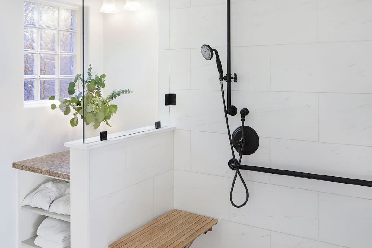 deluxe double queen (ada) | bathroom | free toiletries, hair dryer, bathrobes, towels