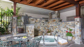 Bồn tắm spa ngoài trời