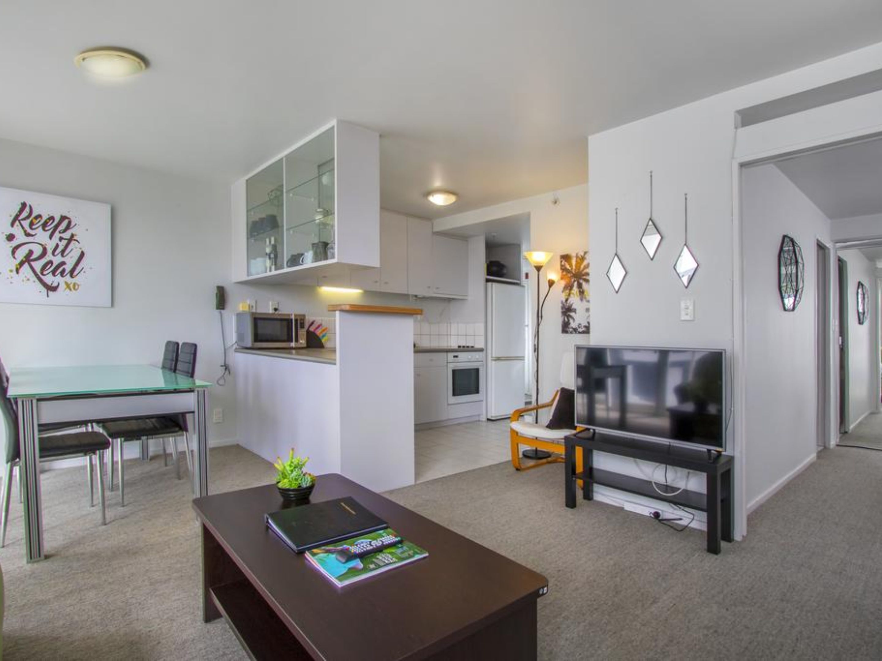 家庭套房 | 遮光窗簾/窗簾、熨斗/熨衫板、嬰兒床 (收費)、Wi-Fi (收費)