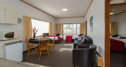Summit Motor Lodge