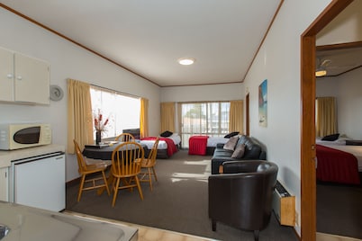 Summit Motor Lodge