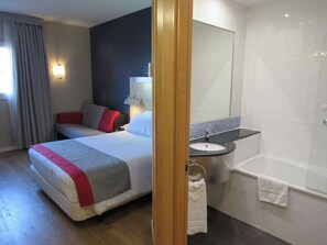 Standard Room, 1 Queen Bed with Sofa bed (Free Breakfast) | Desk, blackout drapes, soundproofing, iron/ironing board - Holiday Inn Express Valencia - Bonaire by IHG (Quart de Poblet)
