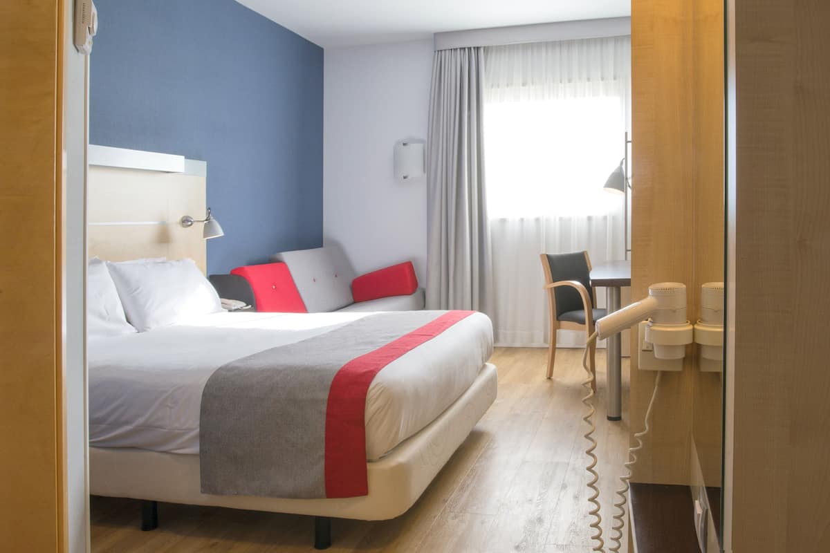 Standard Room, 1 Queen Bed with Sofa bed (Free Breakfast) | Desk, blackout drapes, soundproofing, iron/ironing board