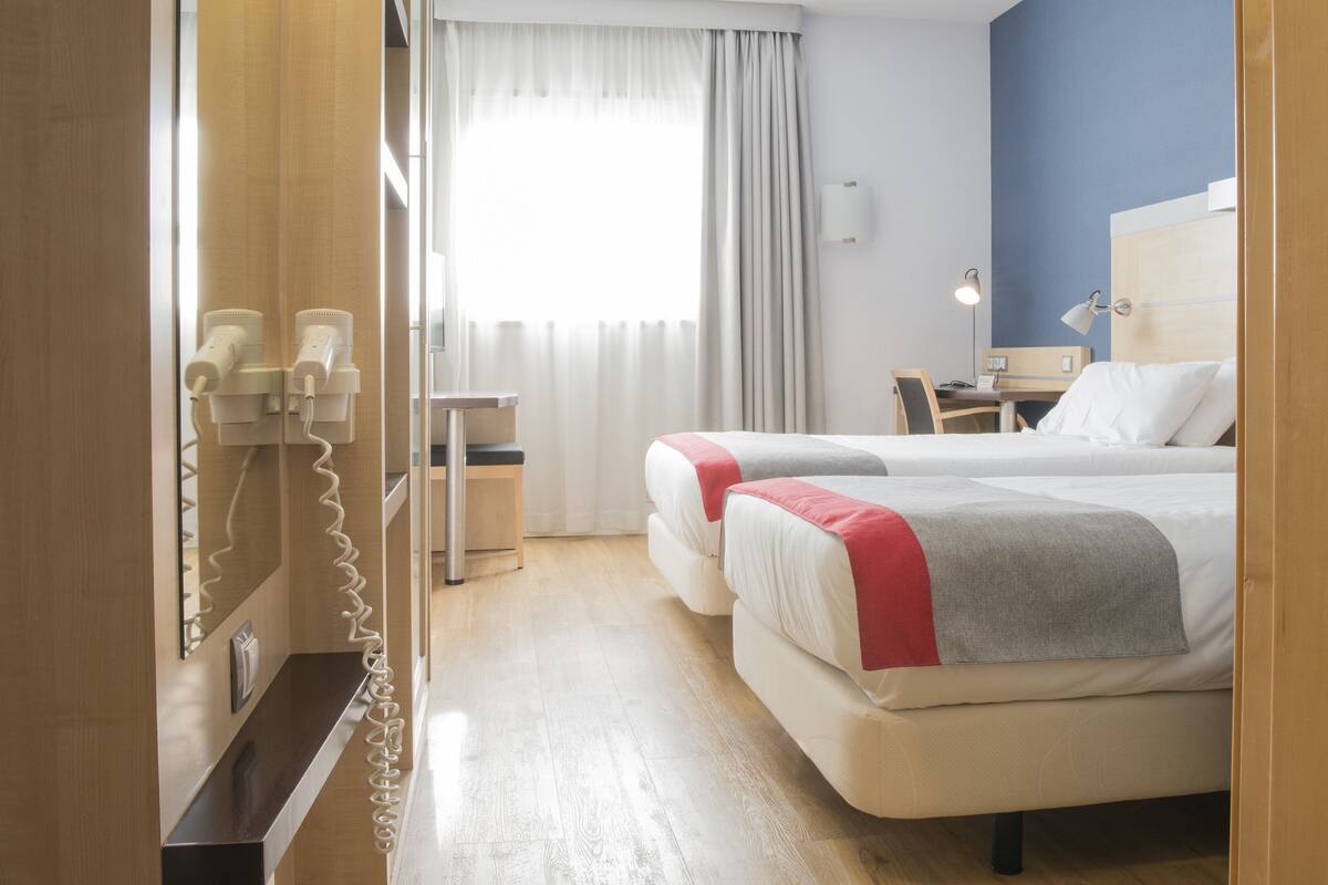 standard twin room | 1 bedroom, desk, blackout curtains, soundproofing