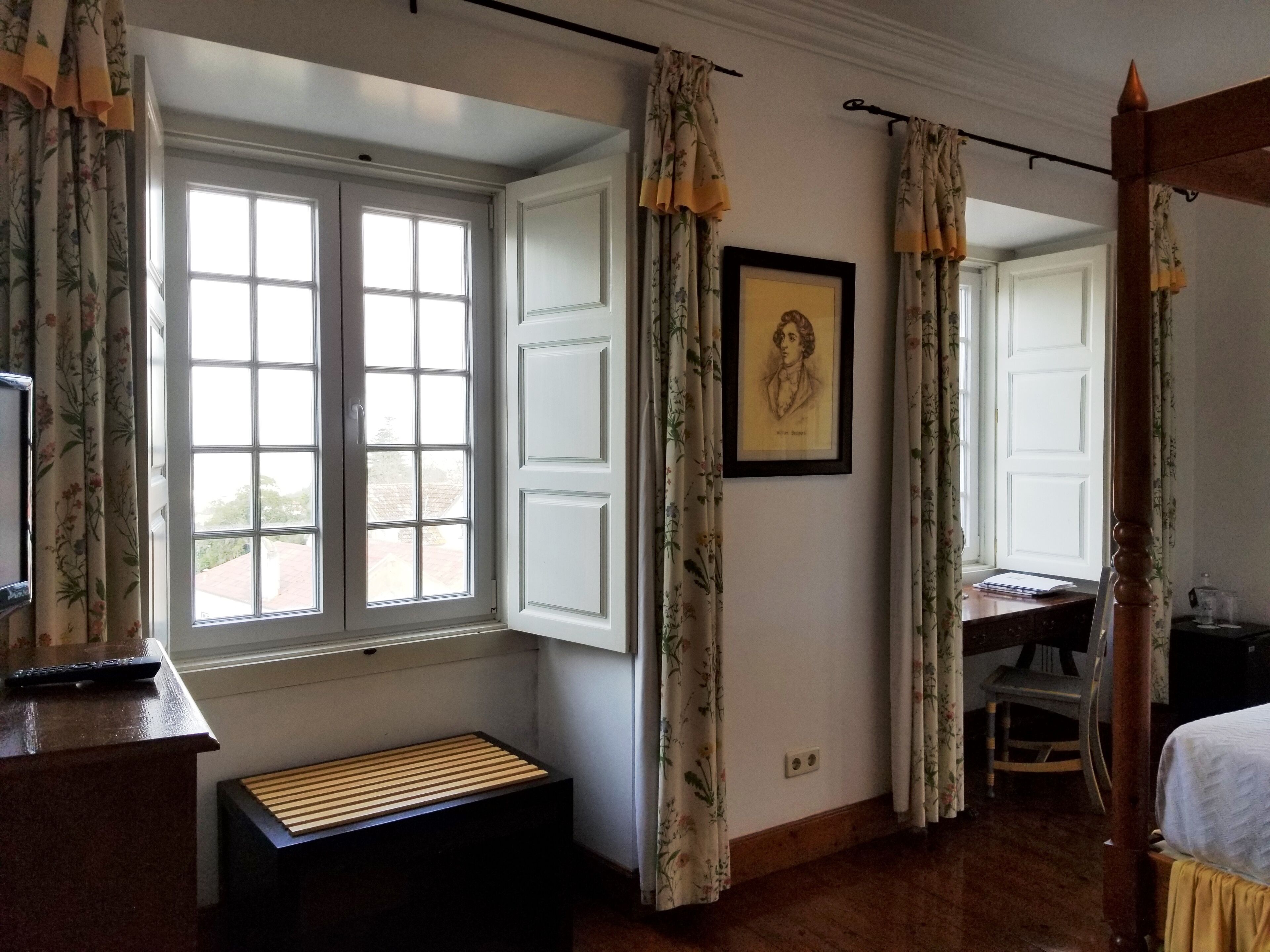 superior double or twin room | free minibar items, in-room safe, individually decorated, desk