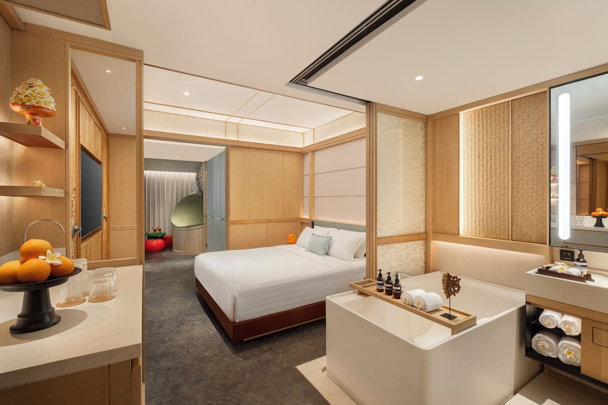 Pool Family Suite | Minibar, in-room safe, desk, high-speed internet