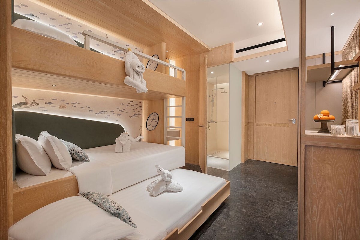 Mandira Family Signature | Minibar, in-room safe, desk, high-speed internet