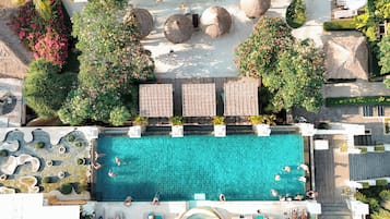 2 outdoor pools, sun loungers