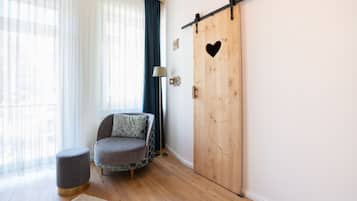 Comfort-herbergi | Ofnæmisprófaður sængurfatnaður, sérvalin húsgögn, skrifborð