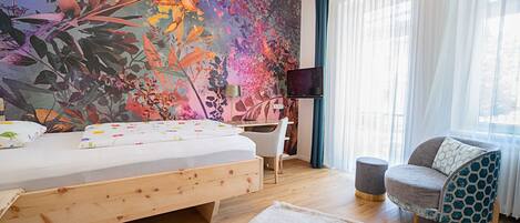 Chambre Simple Confort, salle de bains privée (Einzelzimmer mit Balkon) | Literie hypoallergénique, ameublement personnalisé, bureau