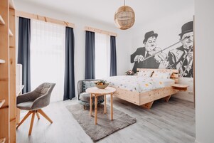 Habitación Confort doble, baño privado | Ropa de cama hipoalergénica, mobiliario individual, escritorio