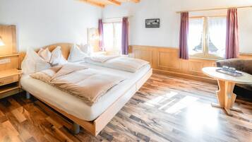 Camera Superior con letto matrimoniale o 2 letti singoli | Una cassaforte in camera, Wi-Fi gratuito, orologio con sveglia