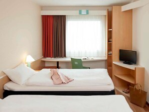 Standard Twin Room, 2 Twin Beds | Hypo-allergenic bedding, desk, laptop workspace, blackout drapes - ibis Berlin City Potsdamer Platz (Berlin)