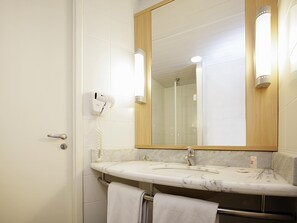 Hypo-allergenic bedding, minibar, in-room safe, desk - ibis Curitiba Aeroporto (Sao Jose dos Pinhais)