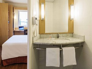 Hypo-allergenic bedding, minibar, in-room safe, desk - ibis Curitiba Aeroporto (Sao Jose dos Pinhais)