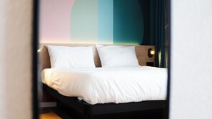 Habitación doble superior | Caja de seguridad en la habitación, escritorio y cortinas blackout