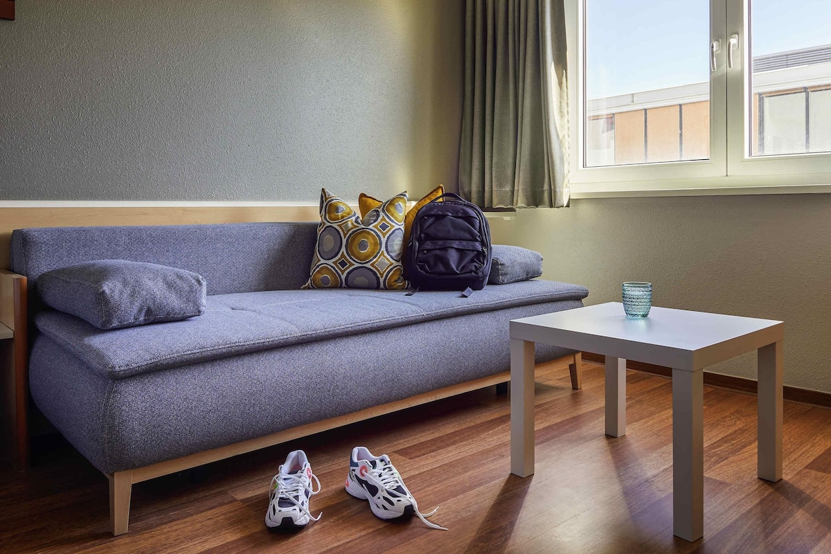 Dobbeltrom – standard, 1 dobbeltseng med sovesofa | Blendingsgardiner, lydisolert, strykejern/-brett og barnesenger