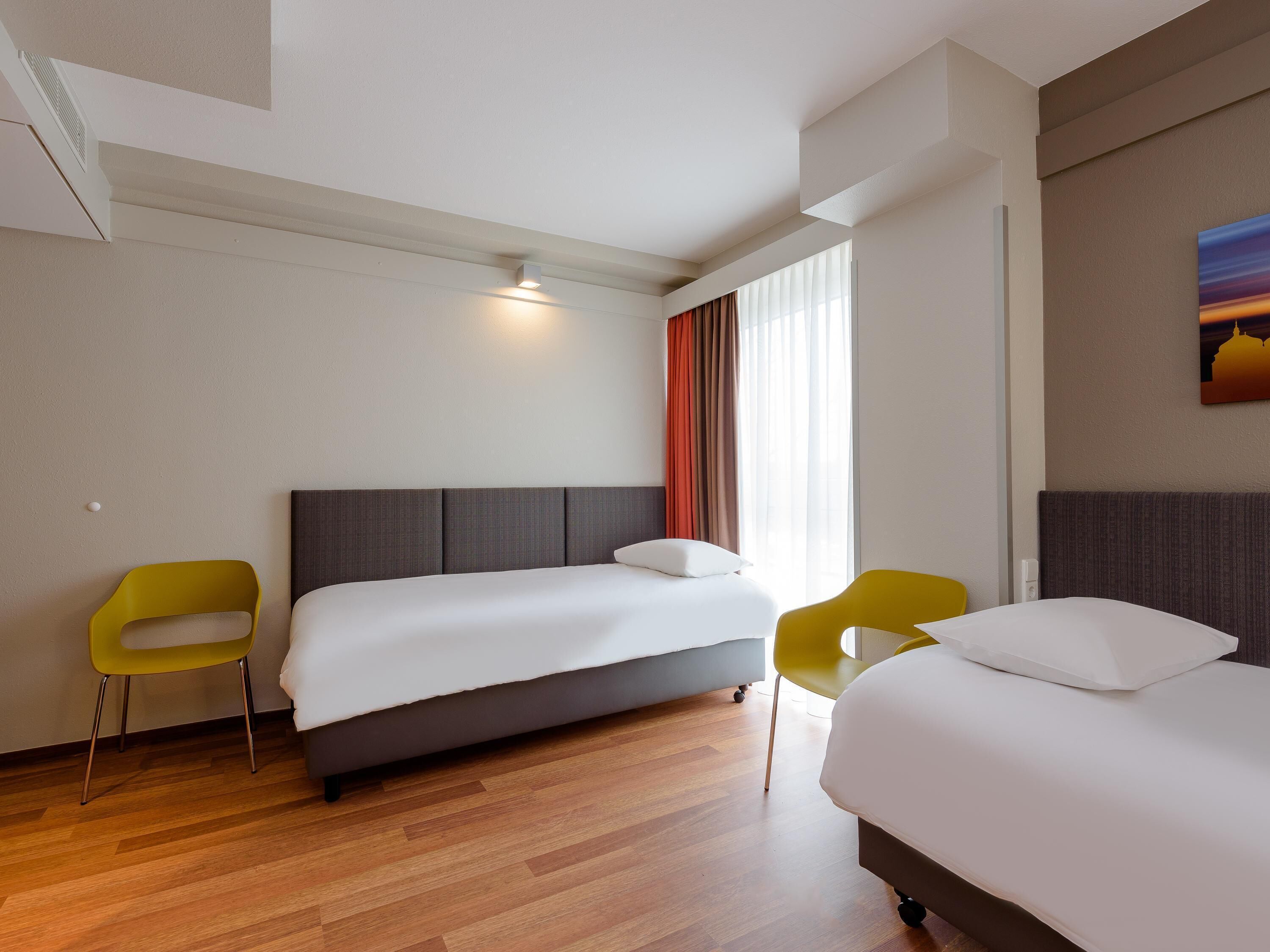 Habitación estándar, 2 camas individuales | Cortinas blackout, insonorización y tabla de planchar con plancha 