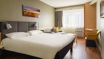 Dobbeltrom – standard, 1 dobbeltseng med sovesofa | Blendingsgardiner, lydisolert, strykejern/-brett og barnesenger