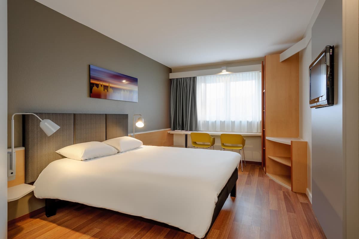 Standard dubbelrum - 1 dubbelsäng | Mörkläggningsgardiner, ljudisolering och strykjärn/strykbräda