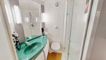 Sturta, vistvænar snyrtivörur, hárblásari, handklæði